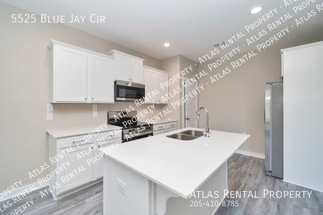 Building Photo - 5525 Blue Jay Cir