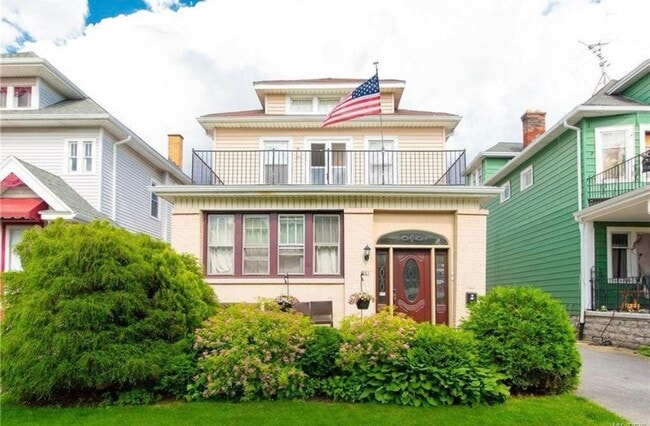 Primary Photo - 261 Sterling Ave