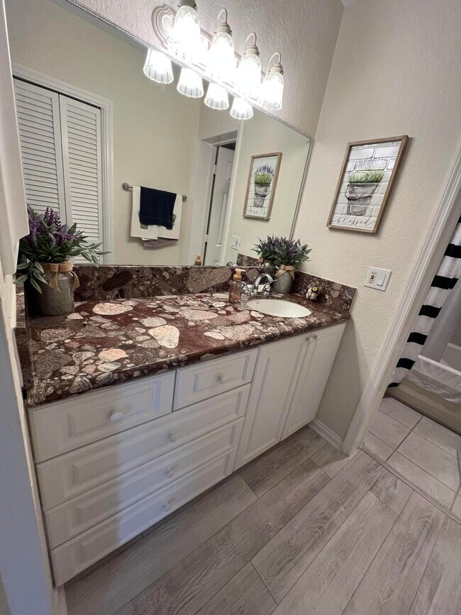 Building Photo - 629 SE 19th Ave