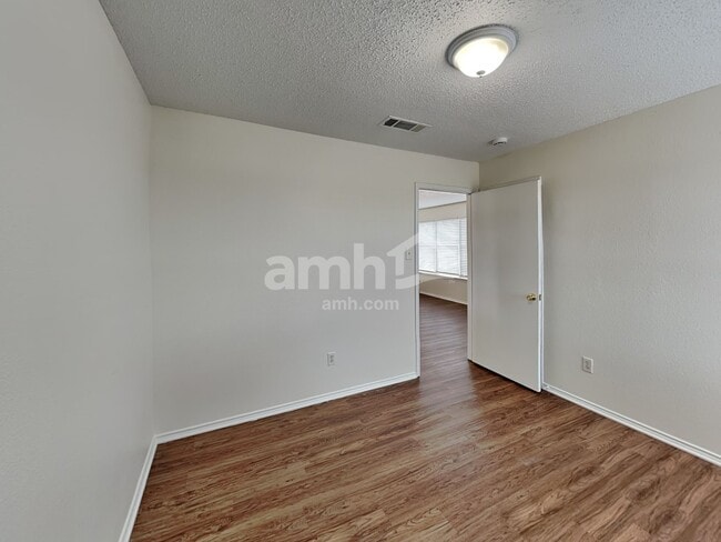 Building Photo - 1801 Wolf Creek Dr