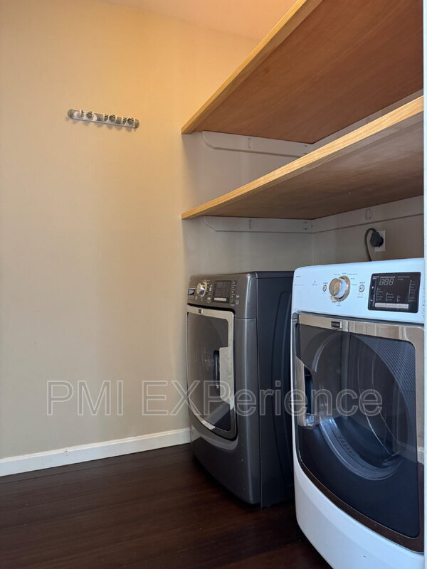 Building Photo - 9203 Sandy Creek Rd