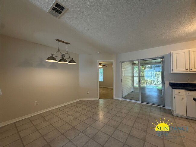 Building Photo - Great 3 Bedroom Home in Fort Walton Beach!