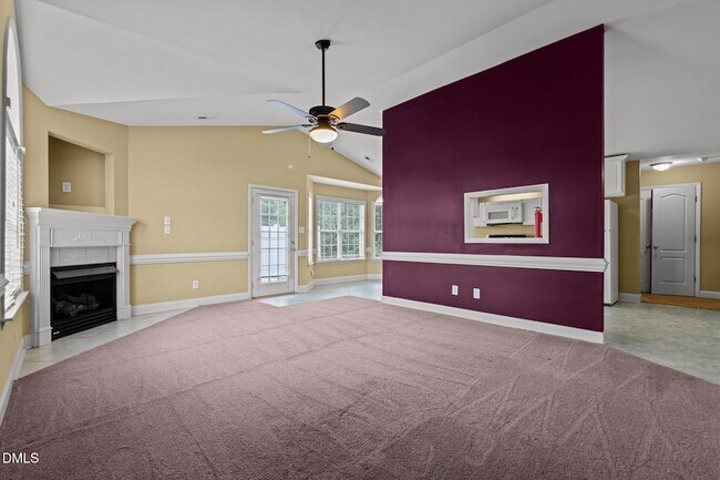 Building Photo - 173 Ariel St