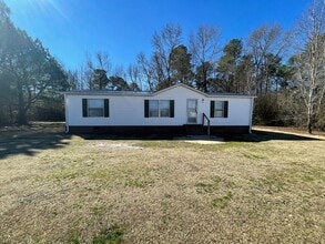 Building Photo - 3 BR, 2 BA doublewide in Pikeville!