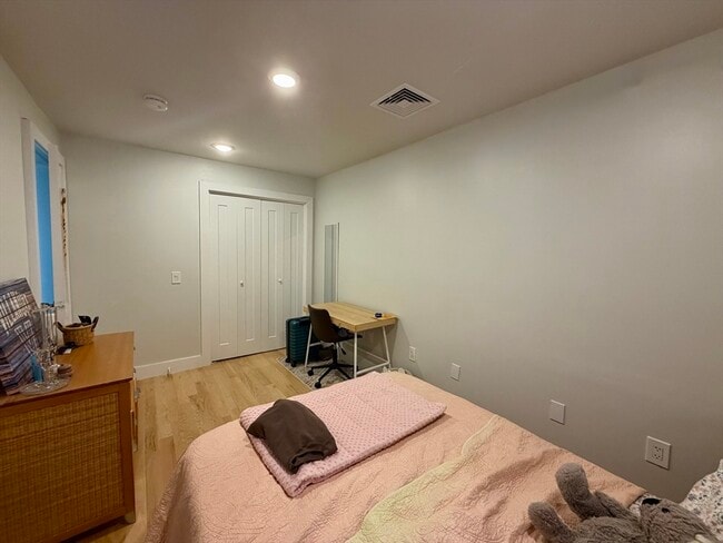 Building Photo - 1674 Beacon St