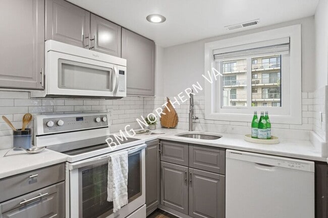 Building Photo - 3310 S 28th St