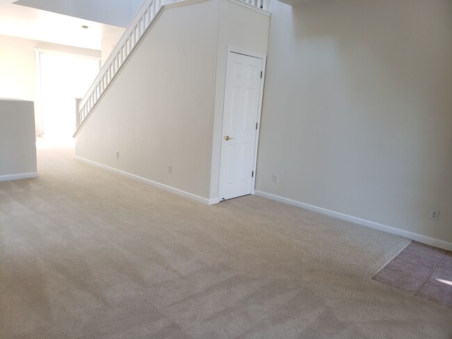 Building Photo - WillowGlen: Beautiful 3 Bedroom 3 Bathroom...