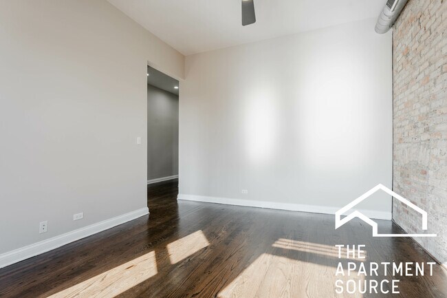 Building Photo - 1758 W Montrose Ave