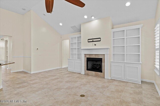 Building Photo - 1201 E Redrock Ridge Ave