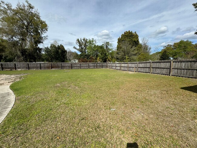 Building Photo - Remodeled 3/2 in the Heart of Gainesville!