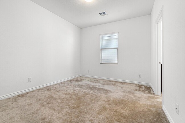 Building Photo - Modern 4-Bedroom Home in Gated Henderson Community | Built 2022