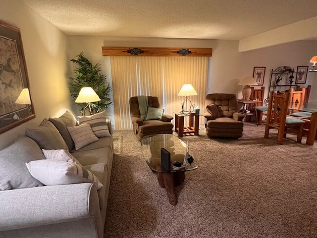 Building Photo - 25246 S Glenburn Dr