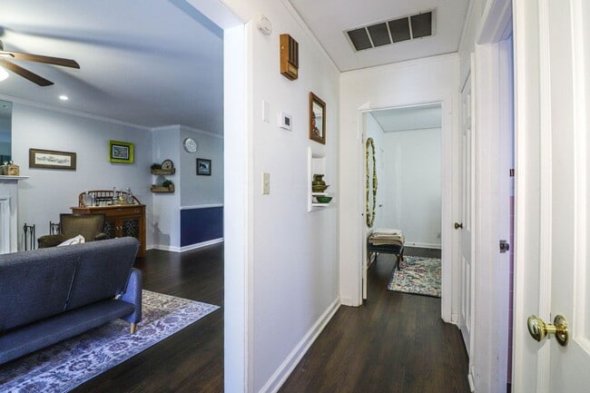 Building Photo - Nice Midtown Bungalow