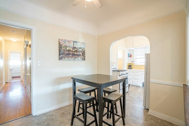 Building Photo - 358 Orange Ave