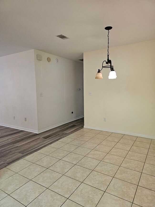 Building Photo - (2/2 Turkey Creek Forest)