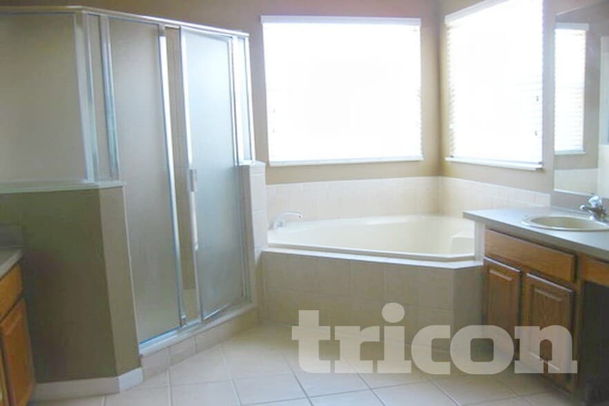 Building Photo - 10215 Cypress Knee Cir