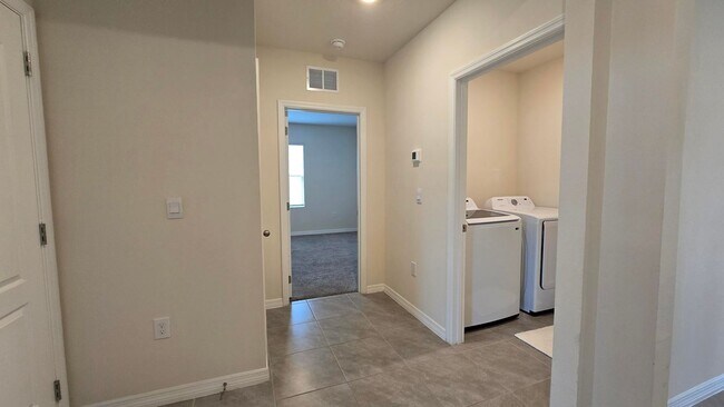 Building Photo - Beautiful 4 Bedroom, 2 bath home is Availa...