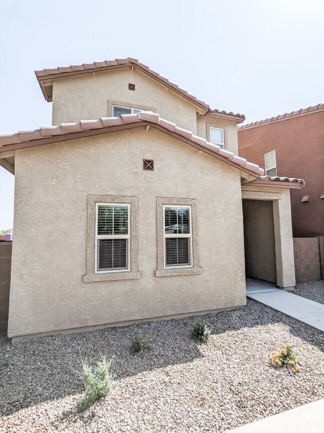 Building Photo - Gorgeous Fully Furnished - PRELEASE August 2026