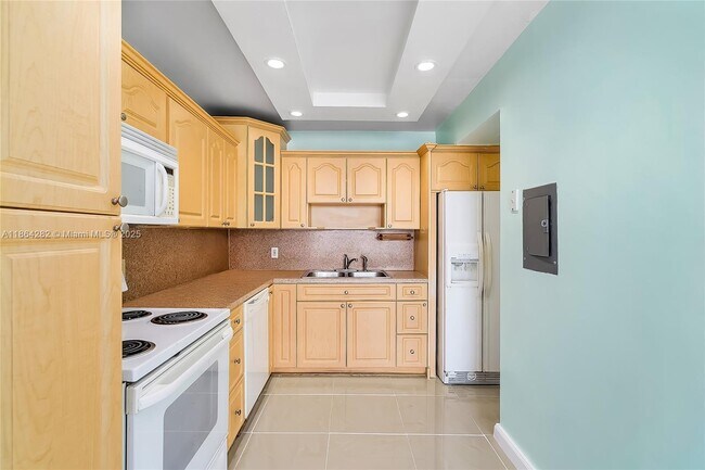 Building Photo - 2025 NE 164th St