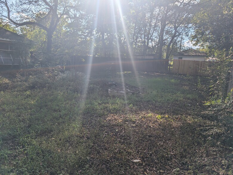 Building Photo - 4909 Gum St