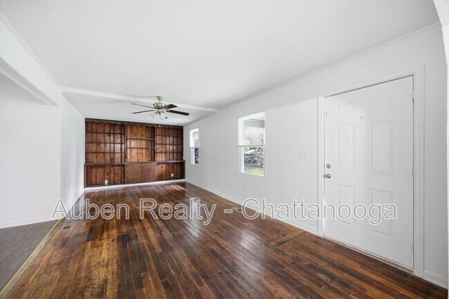 Building Photo - 3826 Kingwood Cir