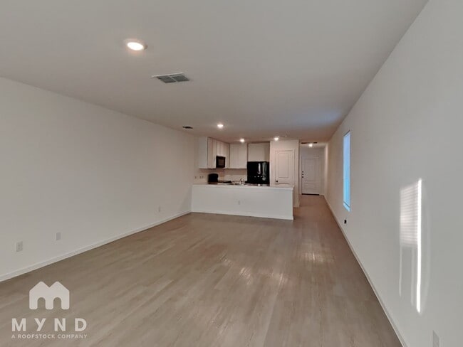 Building Photo - 225 Poplar Pl