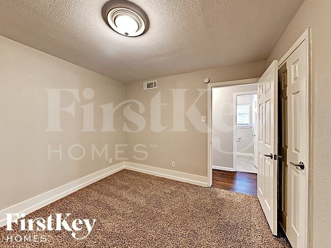 Building Photo - 3413 Valley View Ln