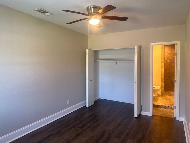 Building Photo - 4 Bedroom / 2.5 Bath Home