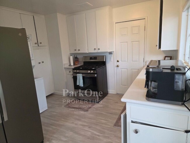 Building Photo - Super Cute Carmel Home Available for Long Term Rental