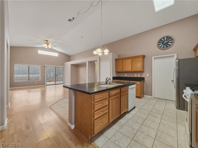 Building Photo - 1037 Blue Lantern Dr