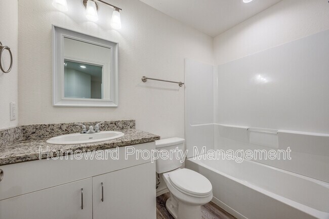 Building Photo - 707 S 6th St