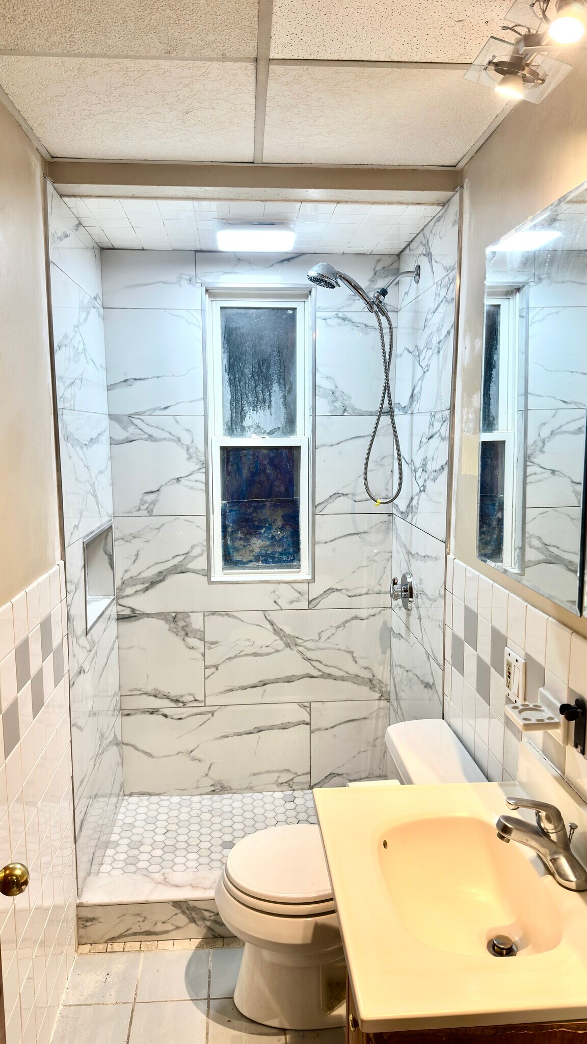 Building Photo - 422 Charles St