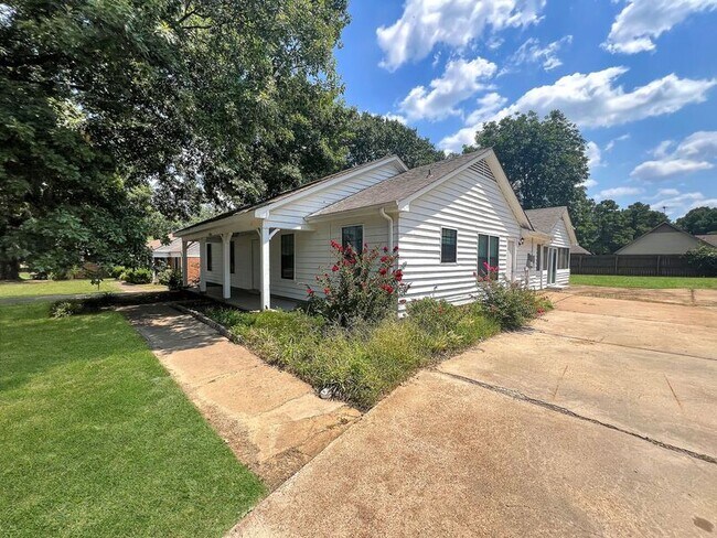 Building Photo - 8840 Cypress Cove