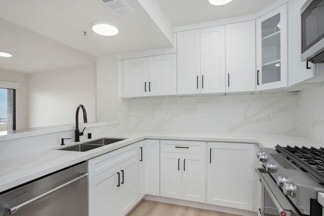 Building Photo - 240 Nice Ln