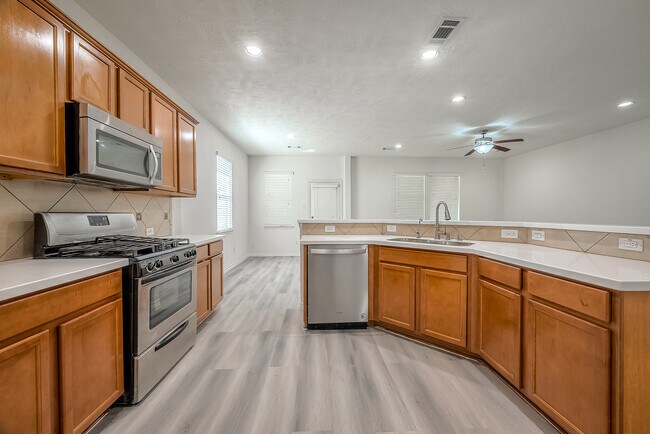 Building Photo - 520 West Fork