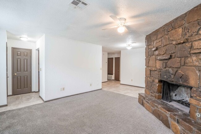 Building Photo - 2 Bed | 1 Bath | Tulsa