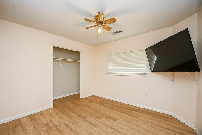 Building Photo - 20418 Linden Tree Dr