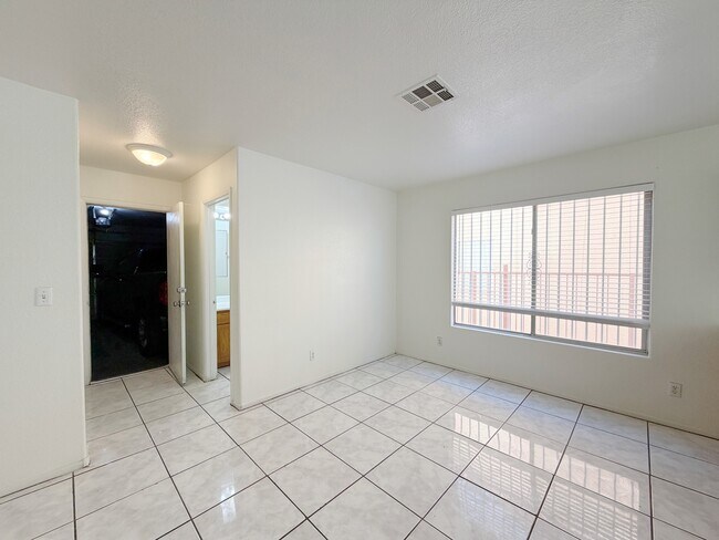 Building Photo - 593 Old W Ct