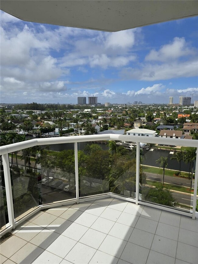 Building Photo - 3610 Yacht Club Dr