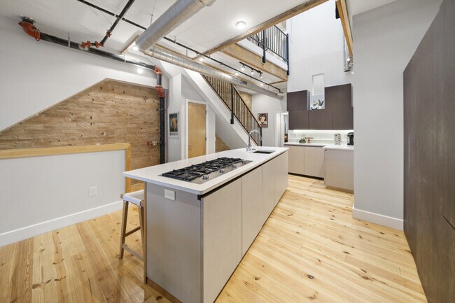 Building Photo - 122 W Elder St