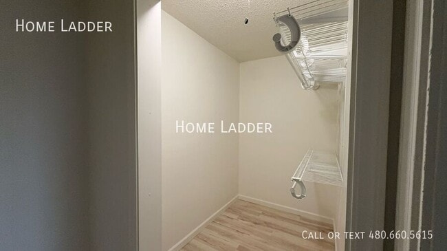 Building Photo - 842 N Las Palmas Dr