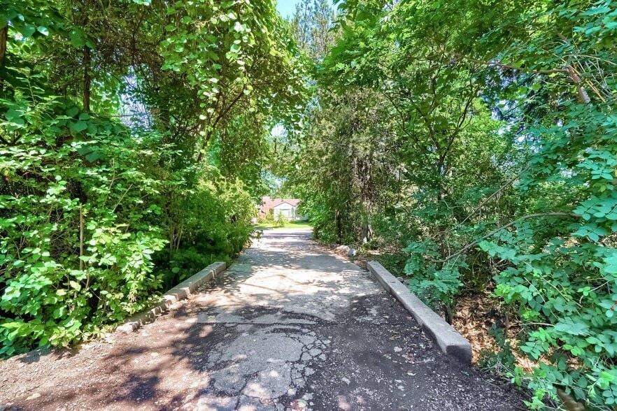 Building Photo - 7580 W 33rd Ave