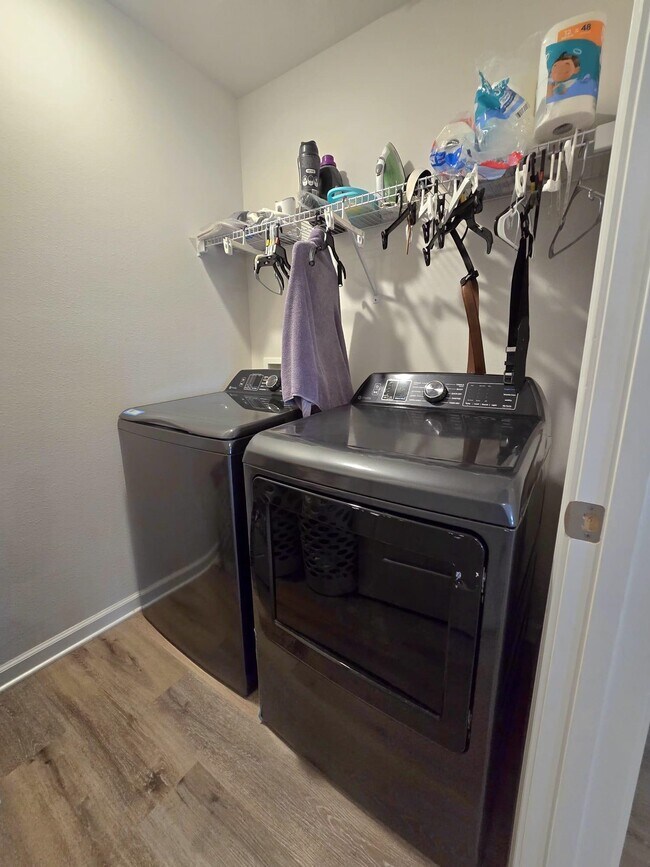 Building Photo - 1964 Catbird Trl