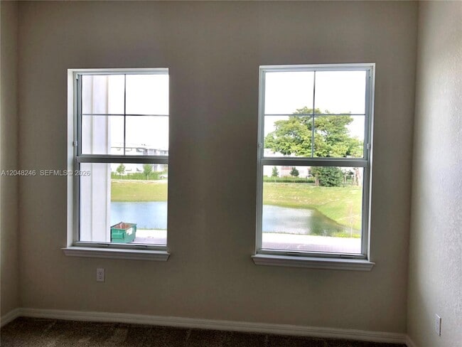 Building Photo - 4984 Greenway Dr