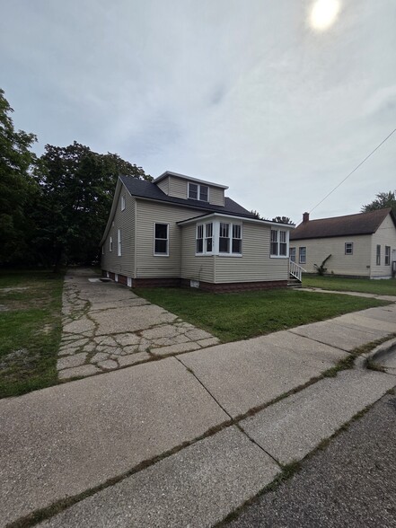 Building Photo - 1192 Maple St