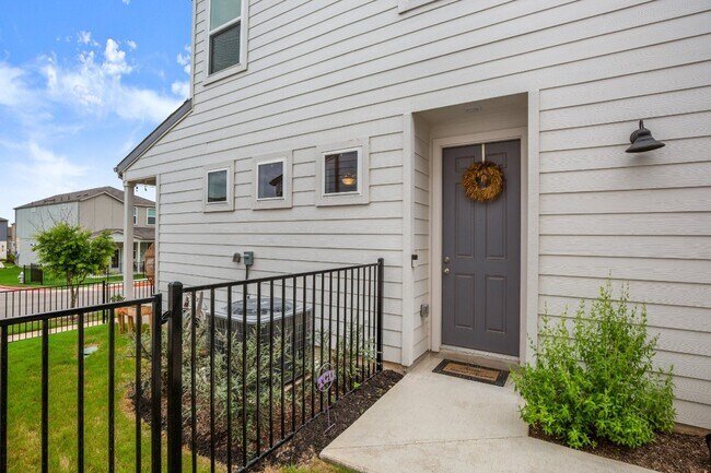 Building Photo - 7400 Travertine Spring Dr
