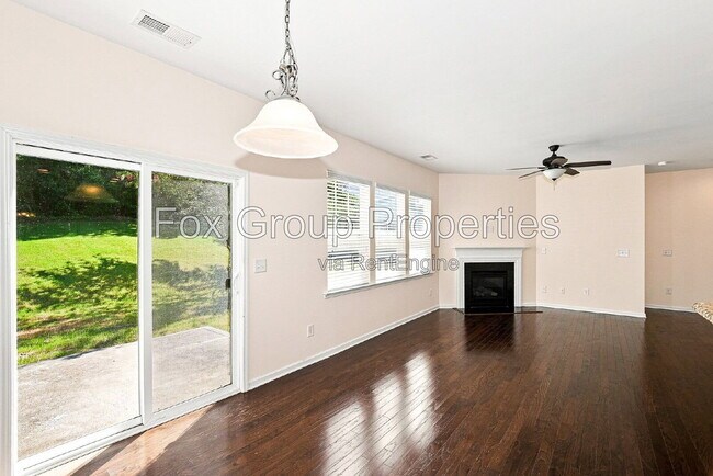Building Photo - 117 E Warfield Dr