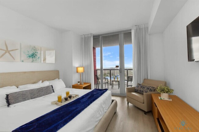 Building Photo - 2602 E Hallandale Beach Blvd