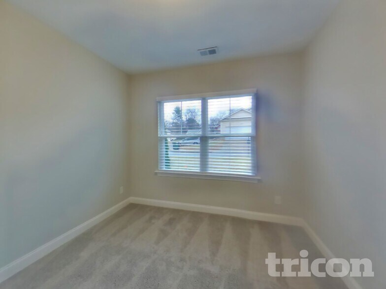 Building Photo - 571 Faye Aly