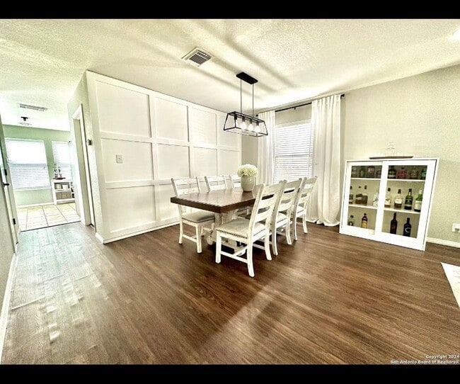 Building Photo - 10142 Amber Flora Dr